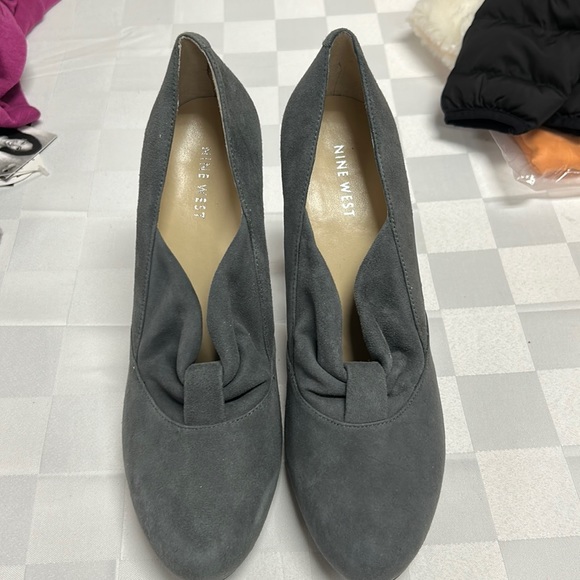 Gray swayed - Picture 1 of 3